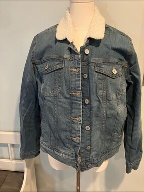 Like new Sherpa lined denim jacket